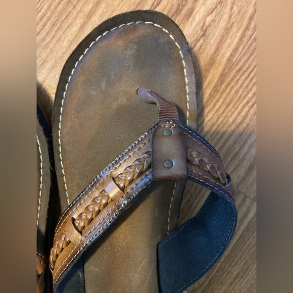 Clarks Cloudsteppers brown leather flip flop sandals. Sz 10 - Picture 2 of 7